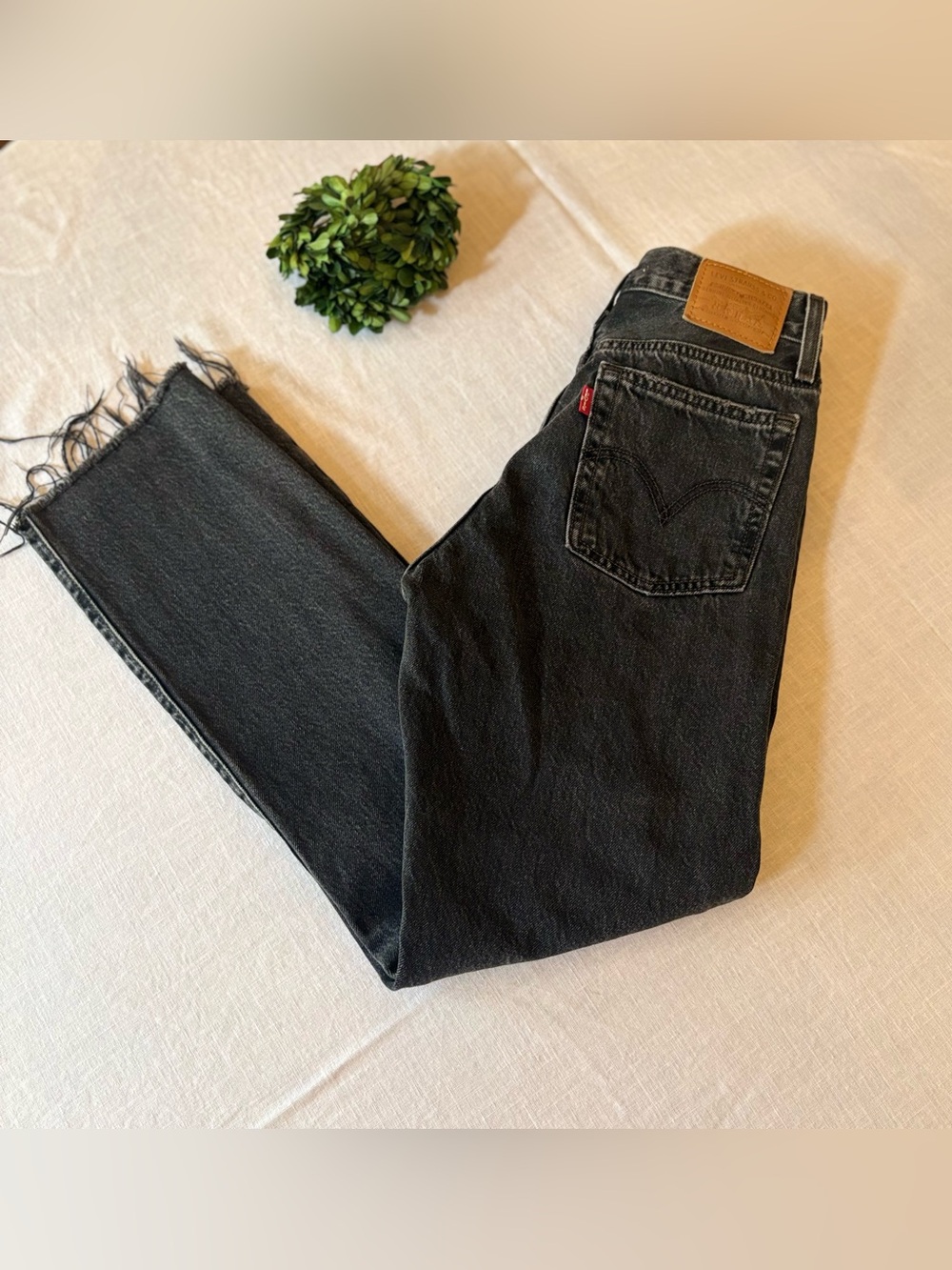 Levi's Black Wedgie Straight-Leg Distressed Women’s Jeans Sz 25
